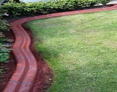 Miandering Terracotta Mower Strip Eurobrick Edging